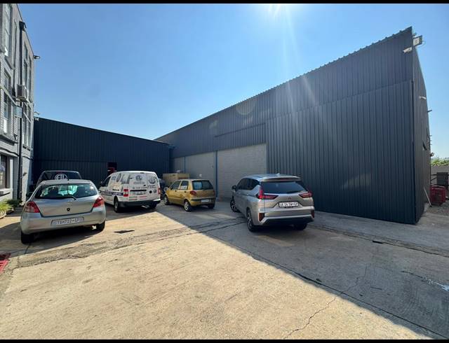 2,991M² WAREHOUSE FOR SALE IN STORMILL